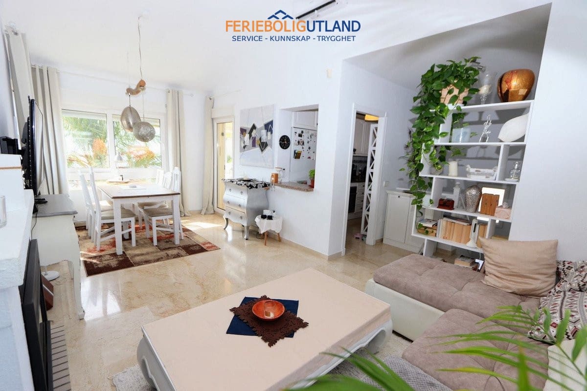3 chambre Villa/Maison à vendre à Villamartin avec piscine garage - 349 990 € (Ref: 10034398)