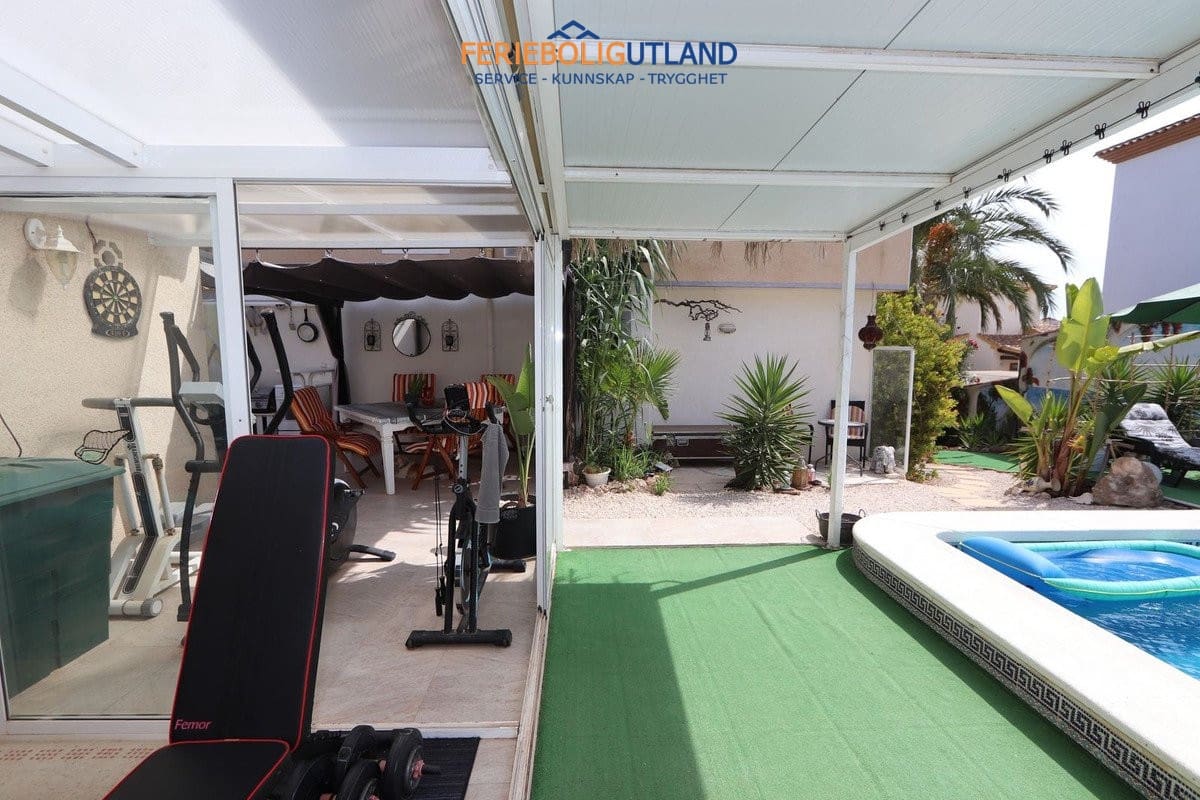 3 chambre Villa/Maison à vendre à Villamartin avec piscine garage - 349 990 € (Ref: 10034398)