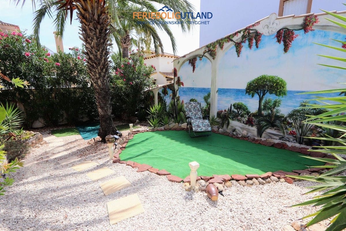 3 chambre Villa/Maison à vendre à Villamartin avec piscine garage - 349 990 € (Ref: 10034398)