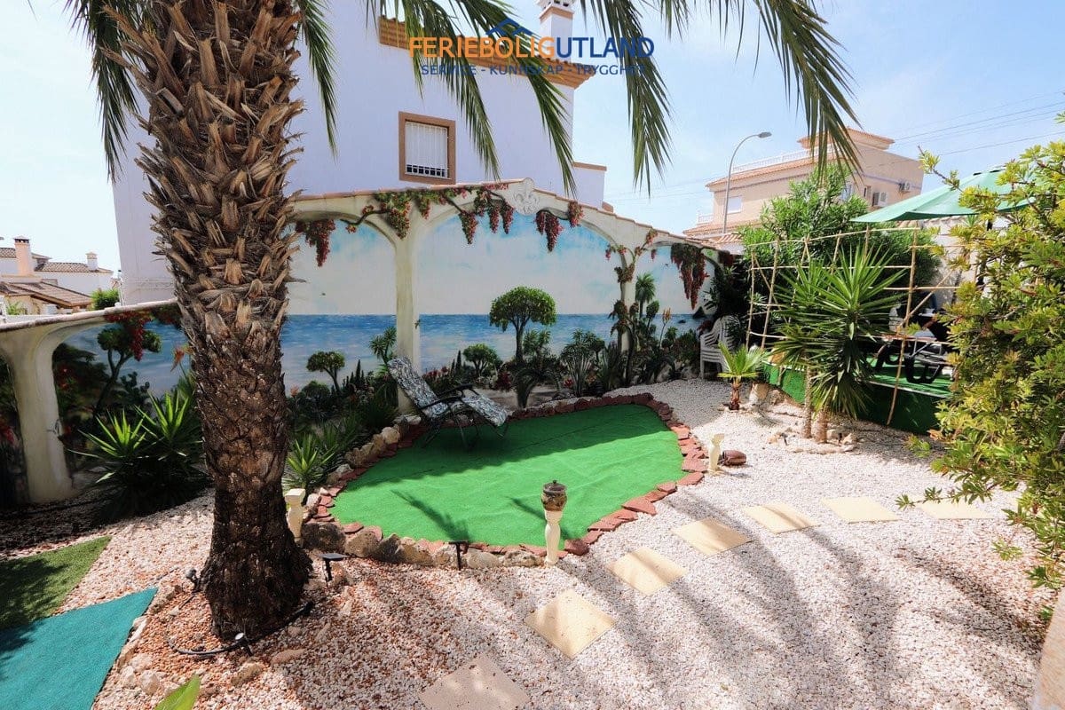 3 chambre Villa/Maison à vendre à Villamartin avec piscine garage - 349 990 € (Ref: 10034398)
