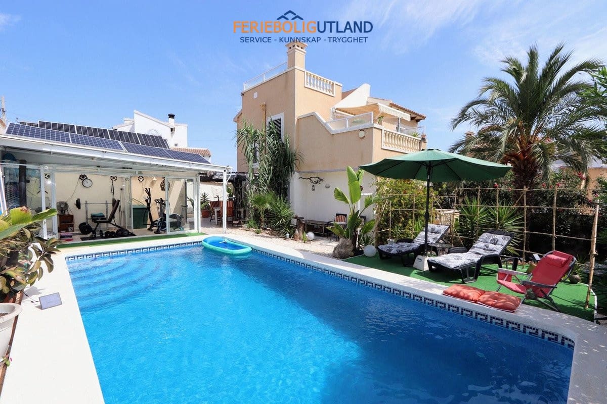 3 chambre Villa/Maison à vendre à Villamartin avec piscine garage - 349 990 € (Ref: 10034398)