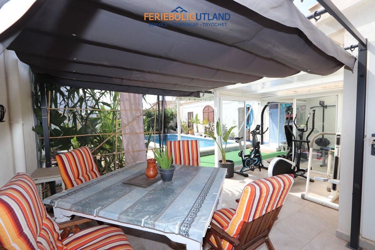 3 chambre Villa/Maison à vendre à Villamartin avec piscine garage - 349 990 € (Ref: 10034398)