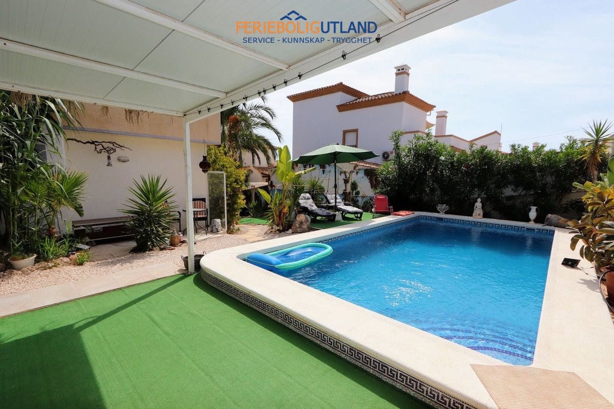 3 chambre Villa/Maison à vendre à Villamartin avec piscine garage - 349 990 € (Ref: 10034398)