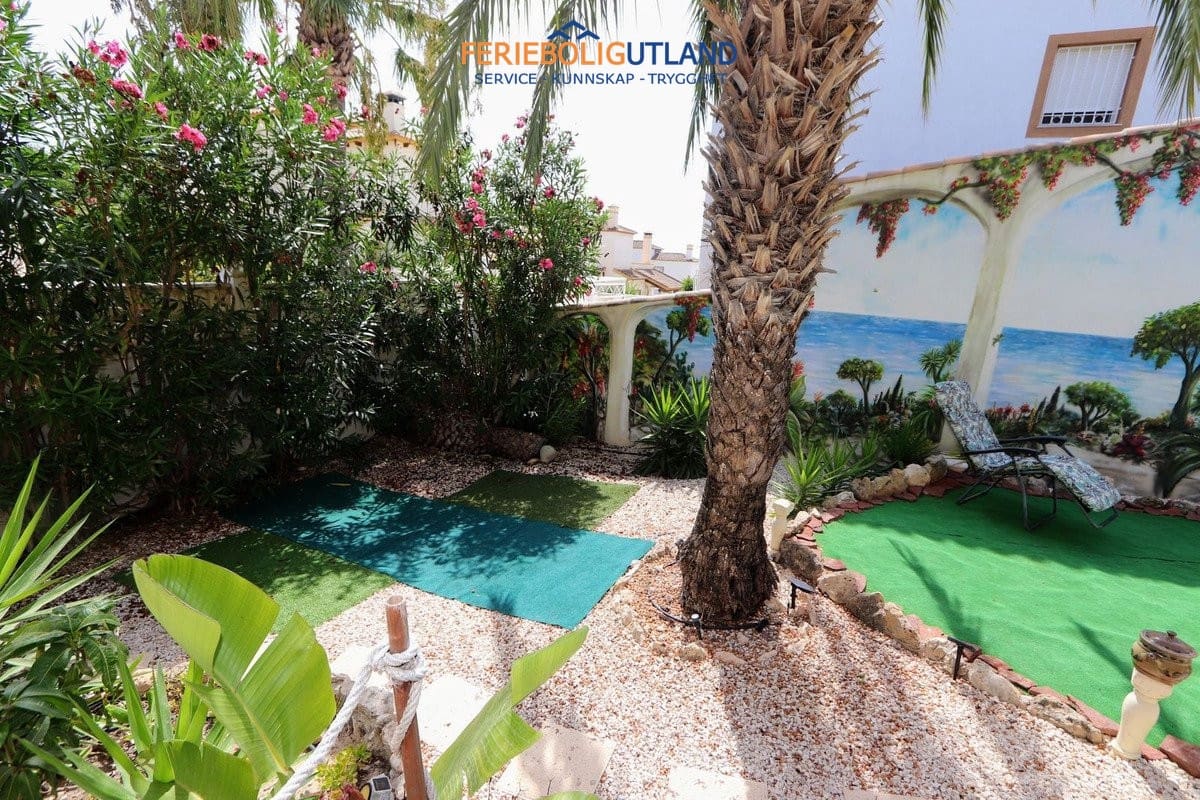 3 chambre Villa/Maison à vendre à Villamartin avec piscine garage - 349 990 € (Ref: 10034398)