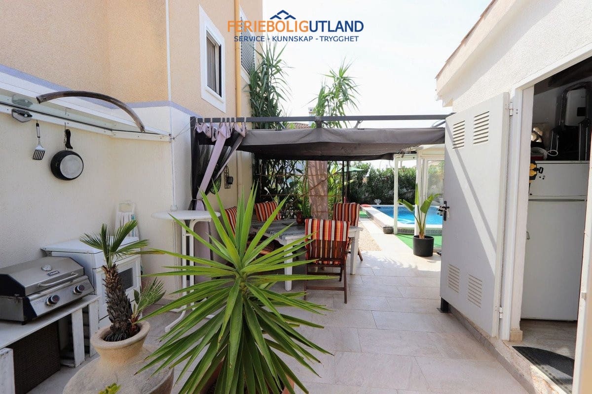 3 chambre Villa/Maison à vendre à Villamartin avec piscine garage - 349 990 € (Ref: 10034398)