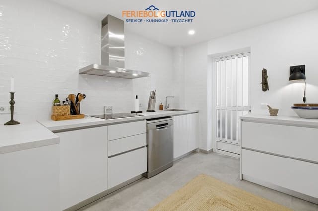 2 chambre Appartement à vendre à Punta Prima, Orihuela avec piscine garage - 198 000 € (Ref: 10034510)