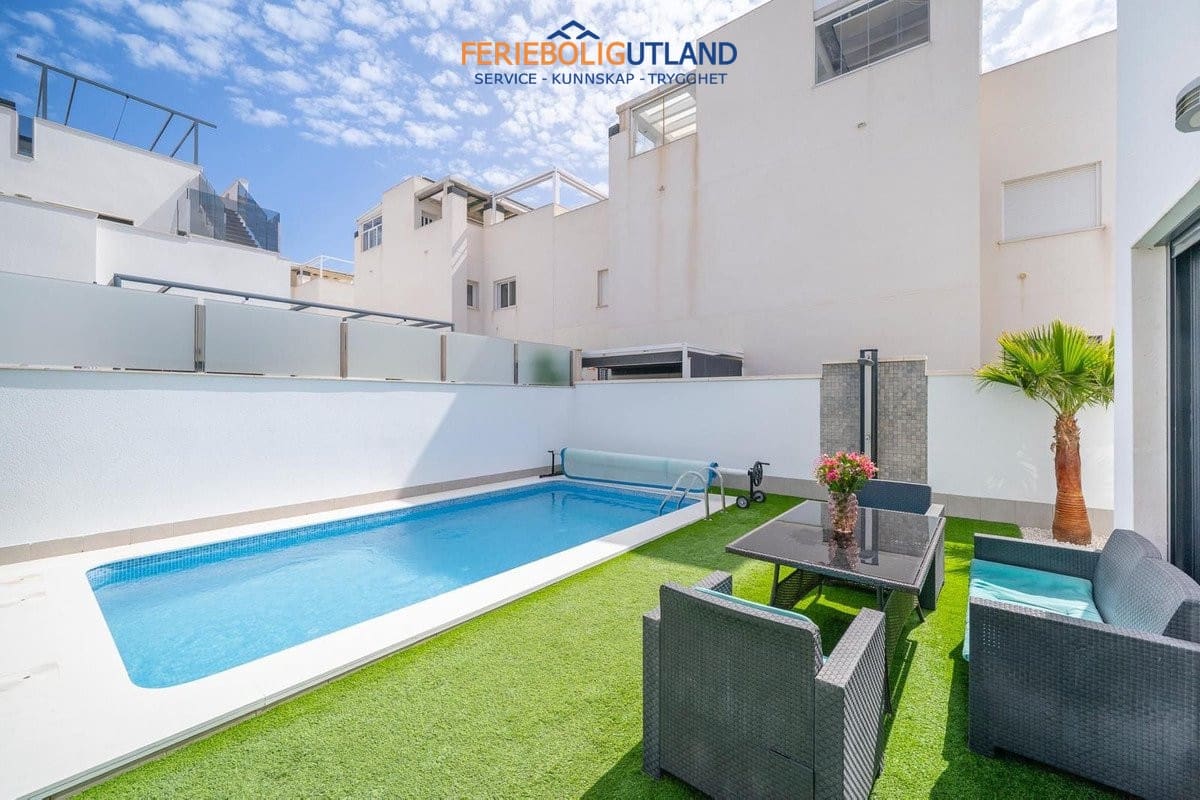 5 soverom Villa til salgs i Torrevieja med svømmebasseng garasje - € 559 000 (Ref: 10034515)