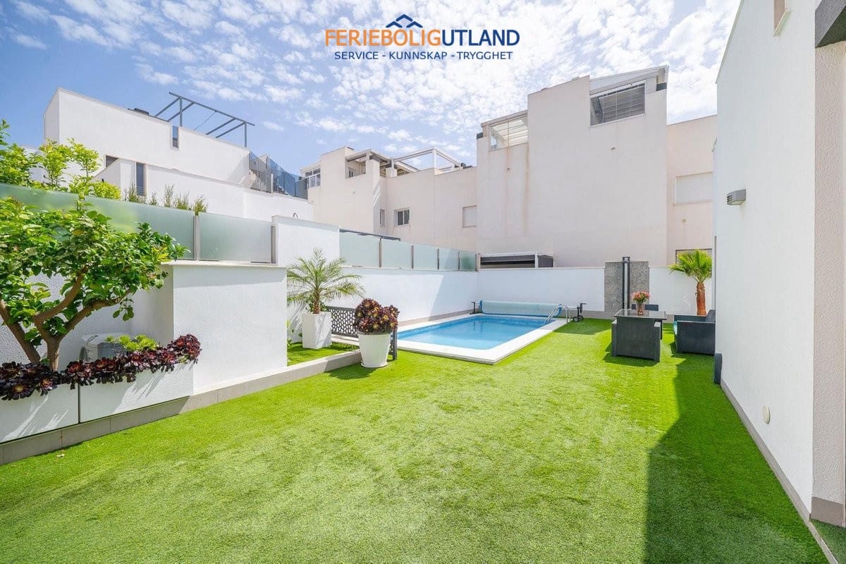 5 soverom Villa til salgs i Torrevieja med svømmebasseng garasje - € 559 000 (Ref: 10034515)