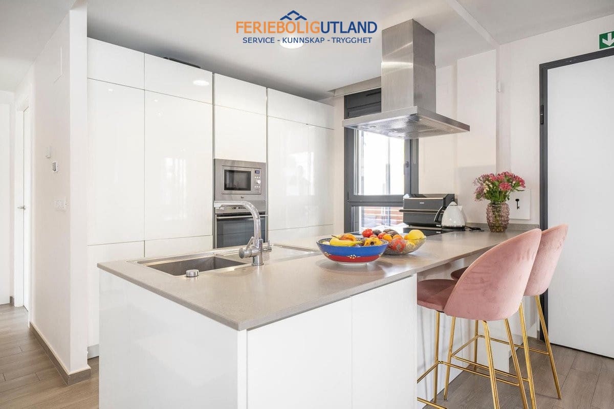 5 soverom Villa til salgs i Torrevieja med svømmebasseng garasje - € 559 000 (Ref: 10034515)