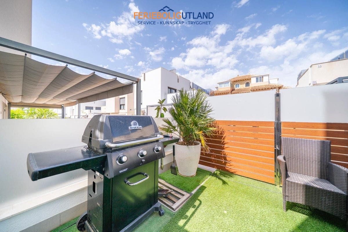 5 soverom Villa til salgs i Torrevieja med svømmebasseng garasje - € 559 000 (Ref: 10034515)