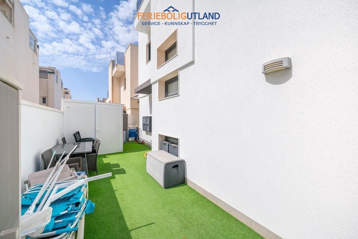 5 soverom Villa til salgs i Torrevieja med svømmebasseng garasje - € 559 000 (Ref: 10034515)