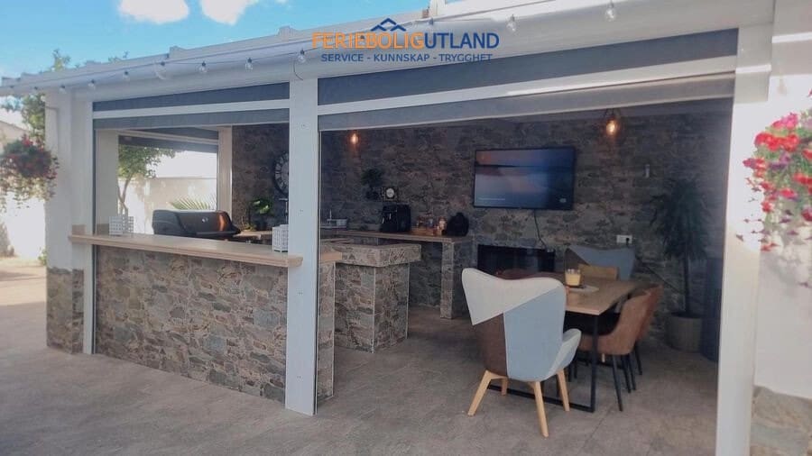 5 quarto Moradia para venda em Torrevieja com piscina garagem - 760 000 € (Ref: 10034518)