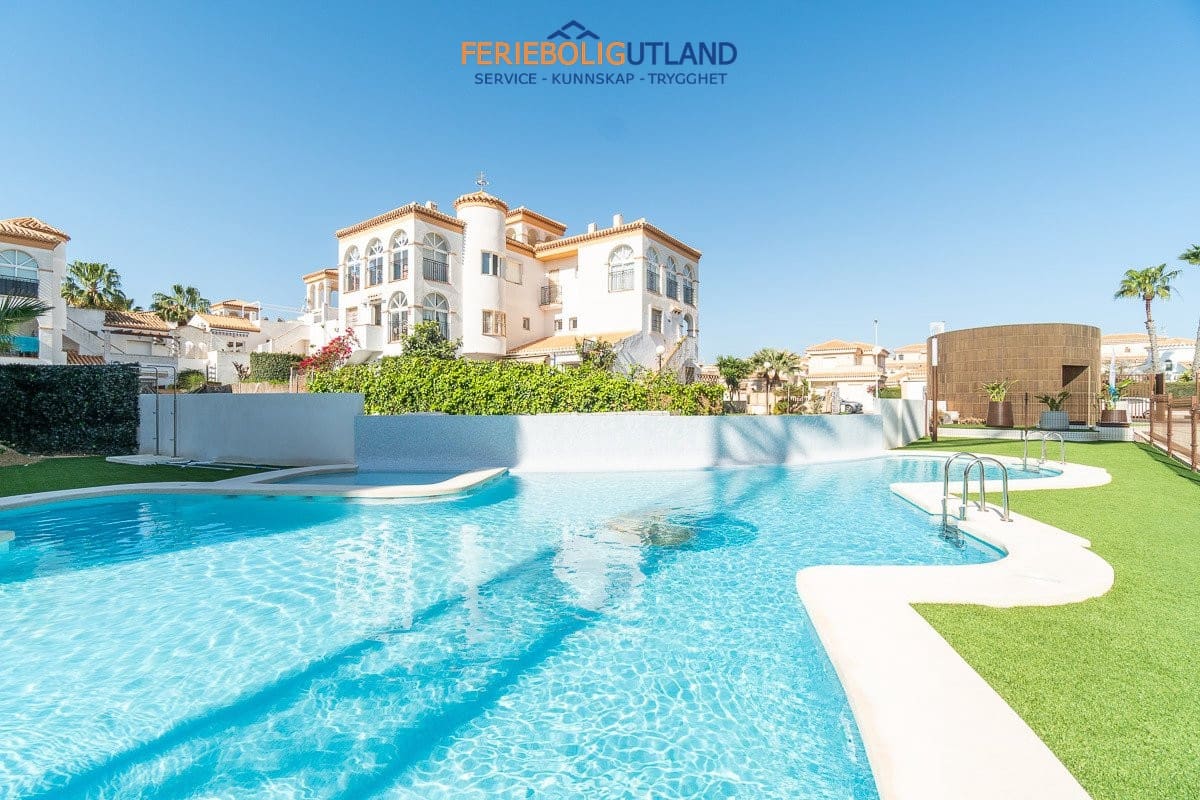 3 soverom Penthouse til salgs i Playa Flamenca med svømmebasseng garasje - € 625 000 (Ref: 10039318)