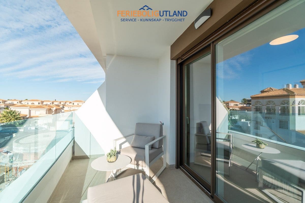 3 soverom Penthouse til salgs i Playa Flamenca med svømmebasseng garasje - € 625 000 (Ref: 10039318)