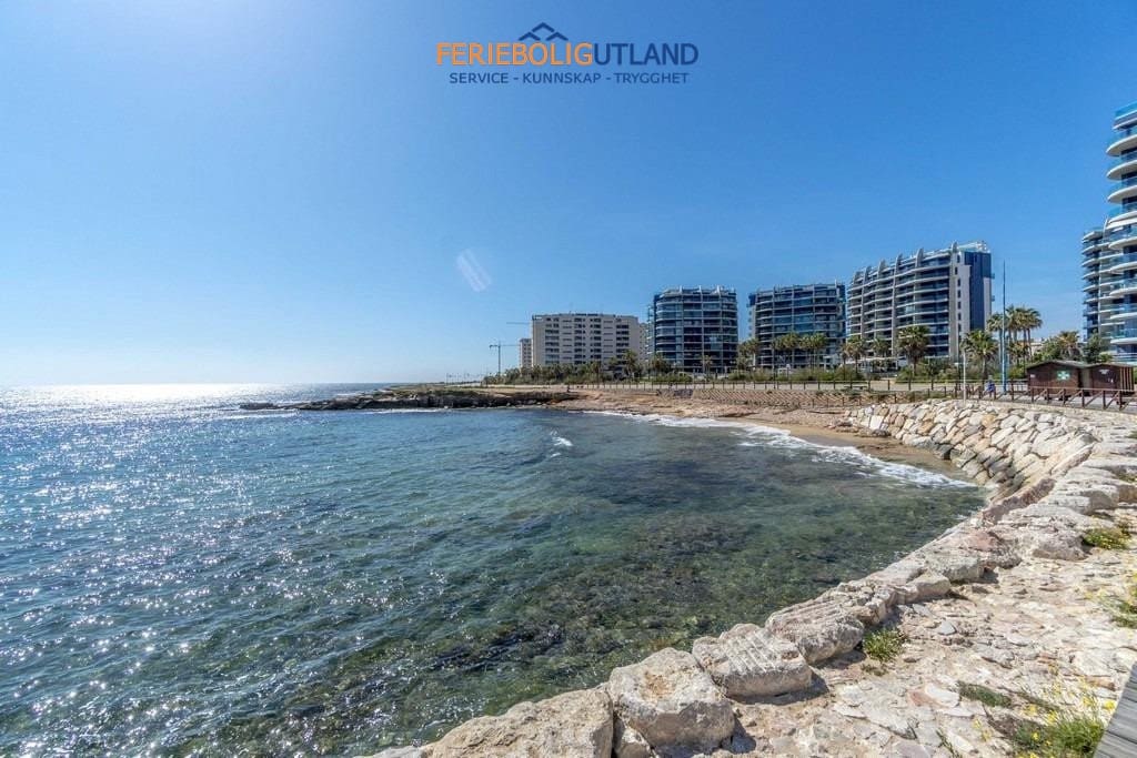 2 slaapkamer Appartement te koop in Punta Prima met zwembad - € 255.000 (Ref: 10041499)