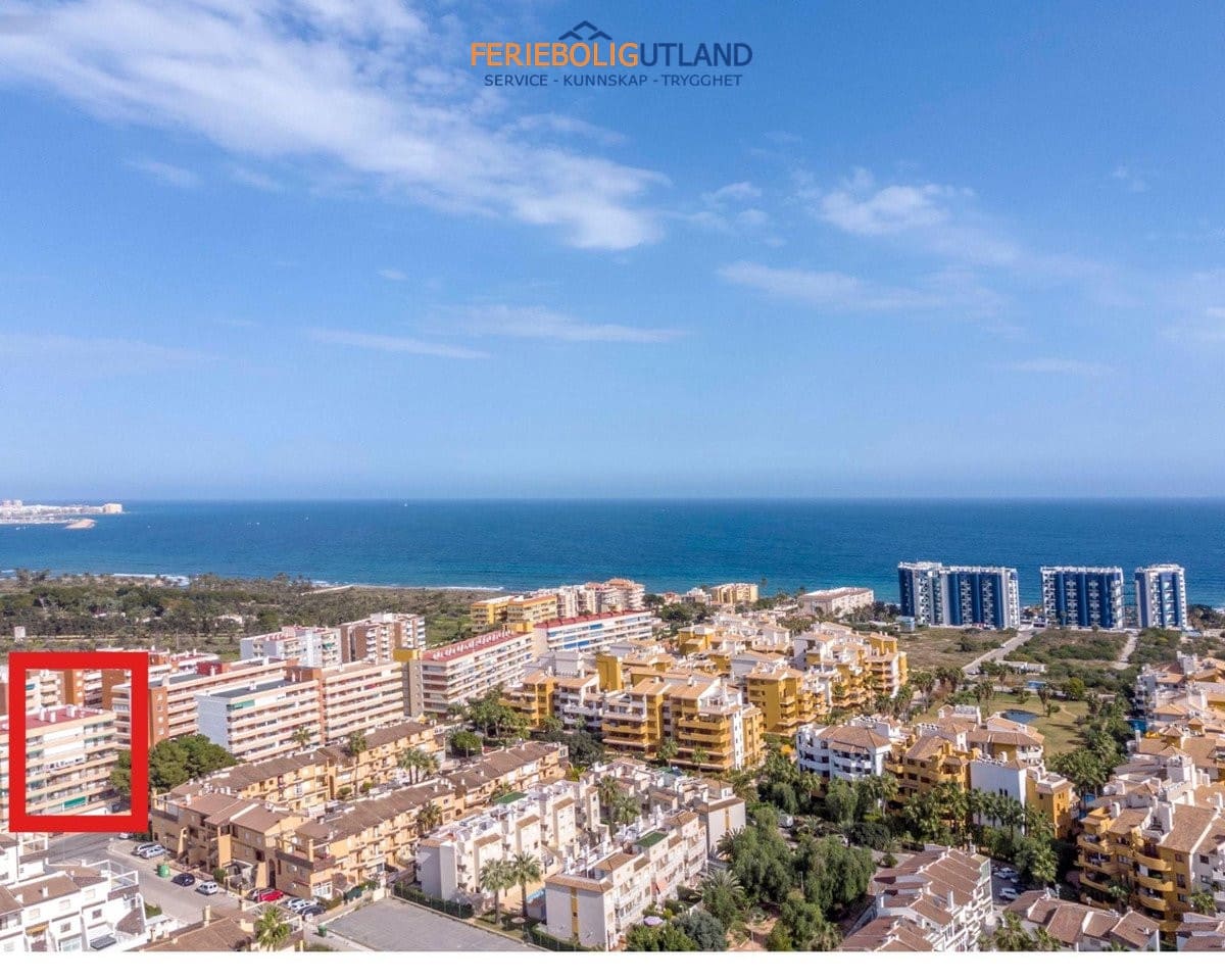 2 slaapkamer Appartement te koop in Punta Prima met zwembad - € 255.000 (Ref: 10041499)