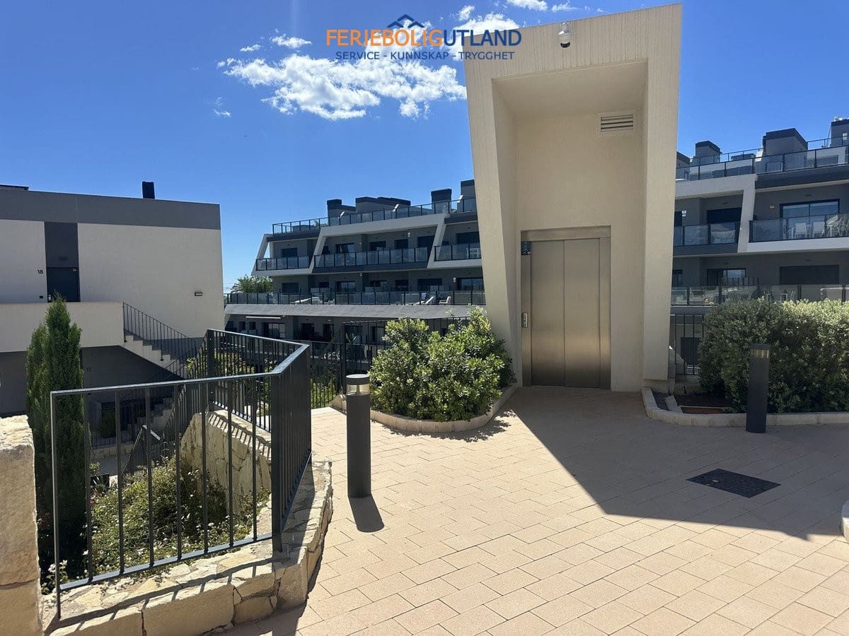 2 soverom Leilighet til salgs i Gran Alacant med svømmebasseng garasje - € 419 000 (Ref: 10041645)