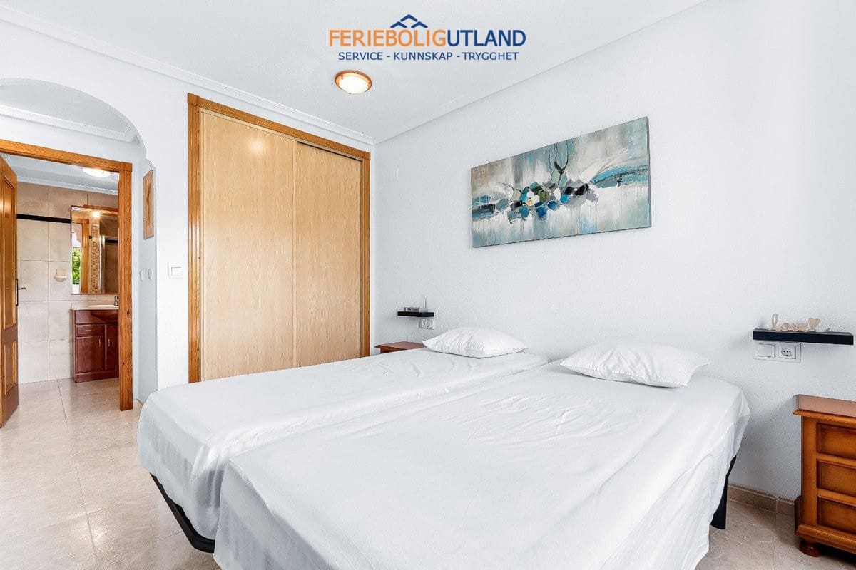 2 makuuhuone Huoneisto myytävänä paikassa Playa Flamenca mukana uima-altaan 
autotalli - 215 000 € (Ref: 10041646)
