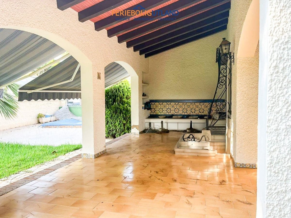 4 Zimmer Villa zu verkaufen in Orihuela Costa mit Pool Garage - 824.000 € (Ref: 10041854)