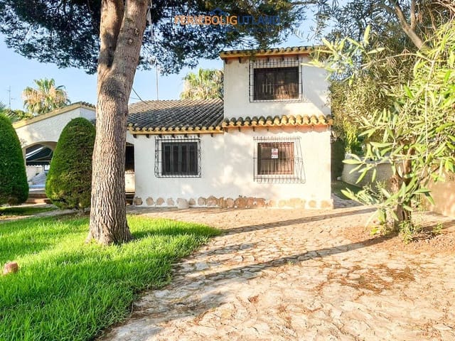 4 Zimmer Villa zu verkaufen in Punta Prima, Orihuela mit Pool Garage - 824.000 € (Ref: 10041854)