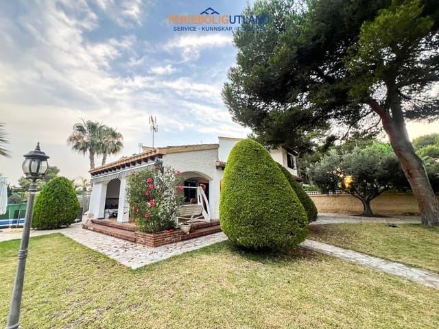 4 Zimmer Villa zu verkaufen in Punta Prima, Orihuela mit Pool Garage - 824.000 € (Ref: 10041854)