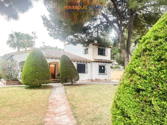 4 Zimmer Villa zu verkaufen in Punta Prima, Orihuela mit Pool Garage - 824.000 € (Ref: 10041854)