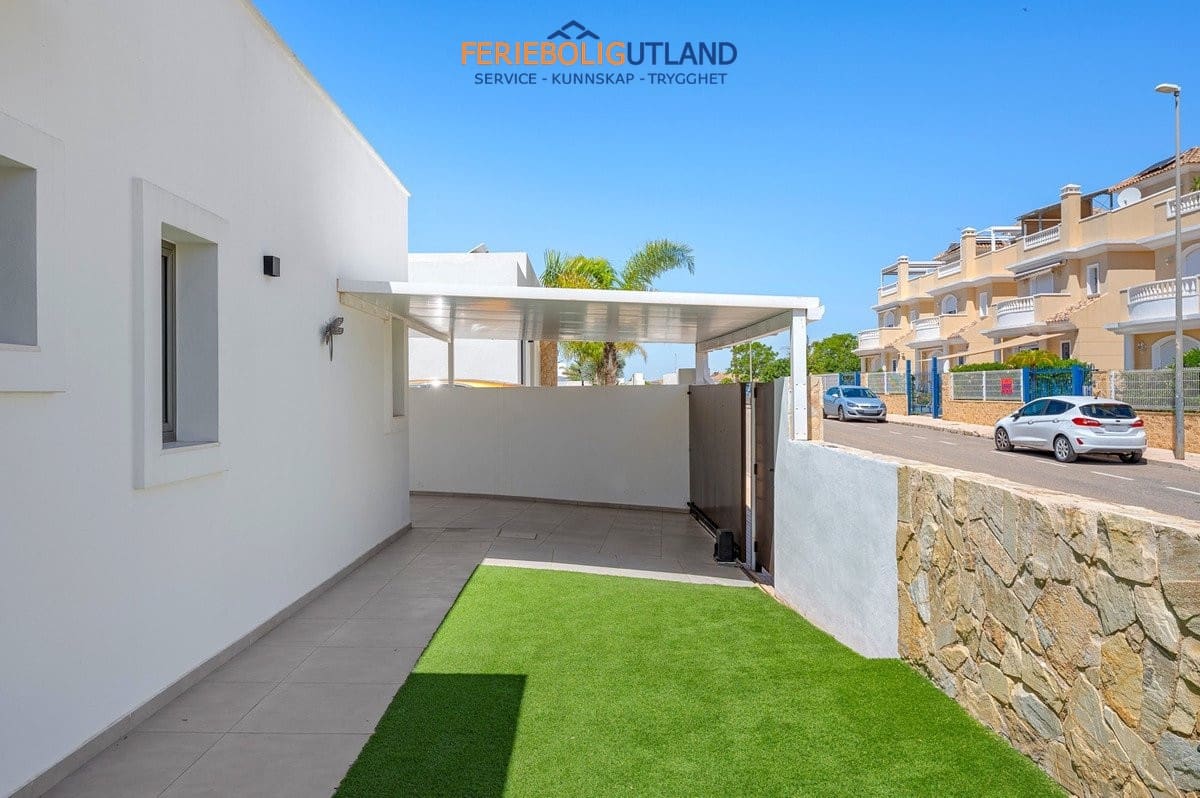 3 quarto Moradia para venda em La Marina com piscina - 595 000 € (Ref: 10041859)