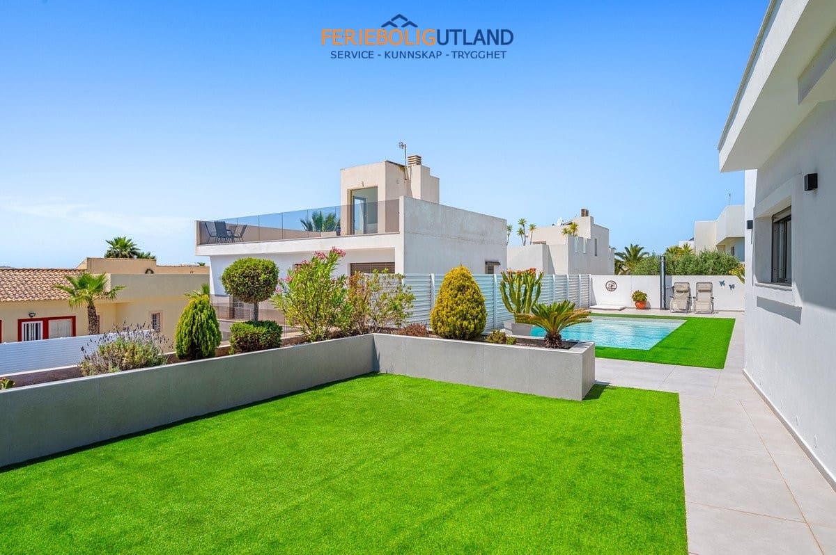3 quarto Moradia para venda em La Marina com piscina - 595 000 € (Ref: 10041859)