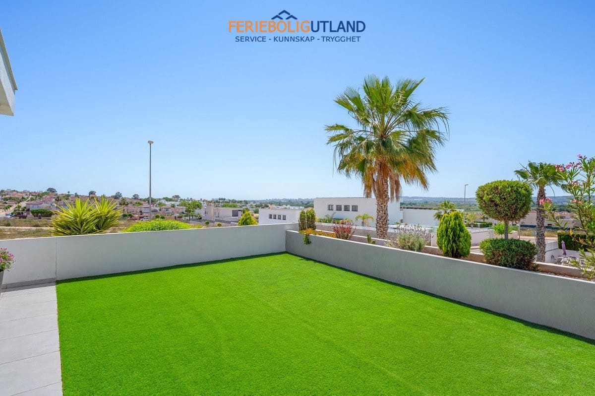 3 quarto Moradia para venda em La Marina com piscina - 595 000 € (Ref: 10041859)