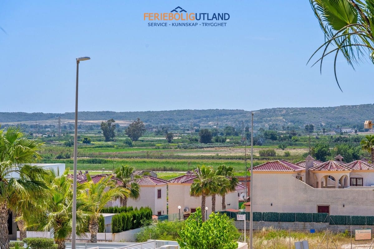 3 quarto Moradia para venda em La Marina com piscina - 595 000 € (Ref: 10041859)