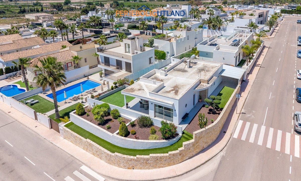 3 quarto Moradia para venda em La Marina com piscina - 595 000 € (Ref: 10041859)