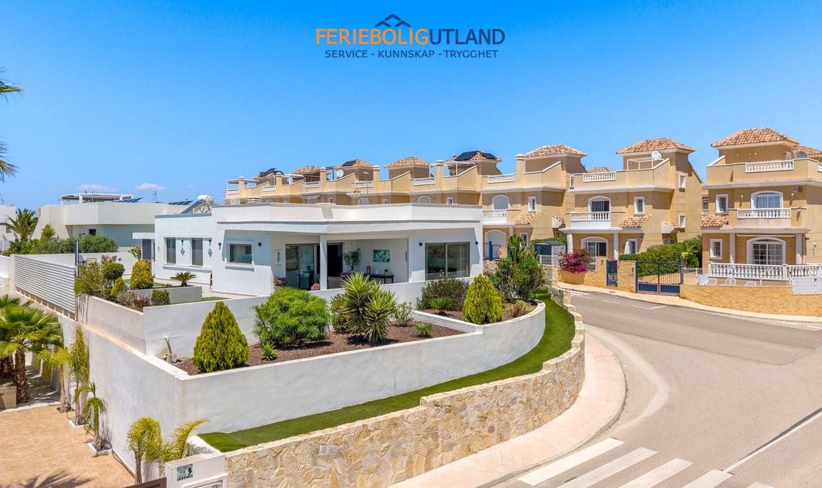 3 quarto Moradia para venda em La Marina com piscina - 595 000 € (Ref: 10041859)