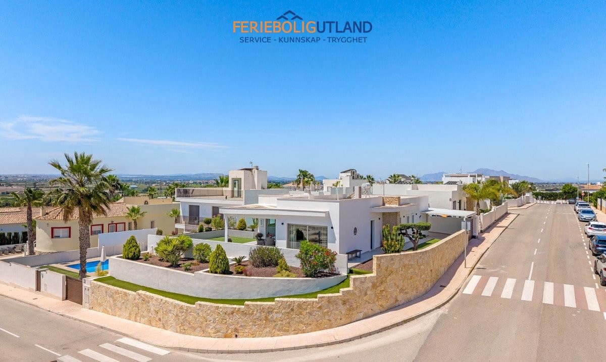 3 quarto Moradia para venda em La Marina com piscina - 595 000 € (Ref: 10041859)