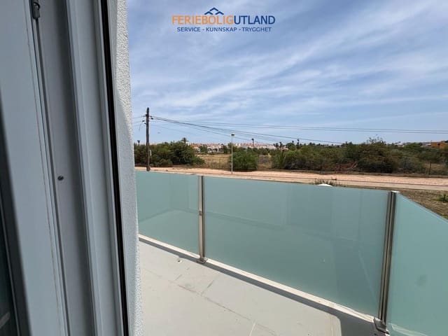 2 soverom Villa til salgs i El Chaparral - La Siesta - La Torreta, Torrevieja med svømmebasseng garasje - € 465 000 (Ref: 10042008)