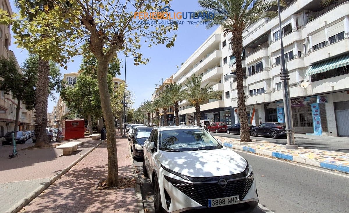 1 bedroom Apartment for sale in Torrevieja - € 167,000 (Ref: 10042009)