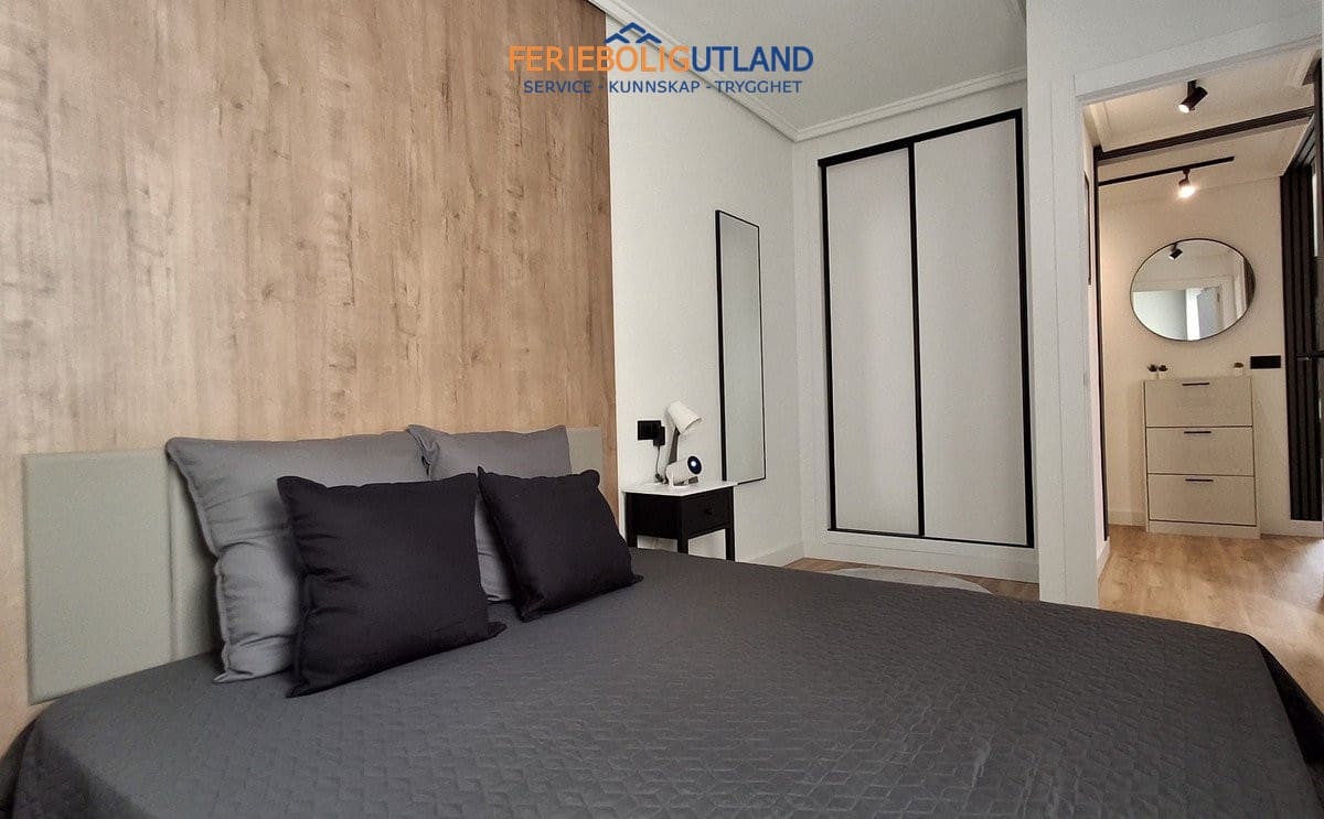 1 bedroom Apartment for sale in Torrevieja - € 167,000 (Ref: 10042009)