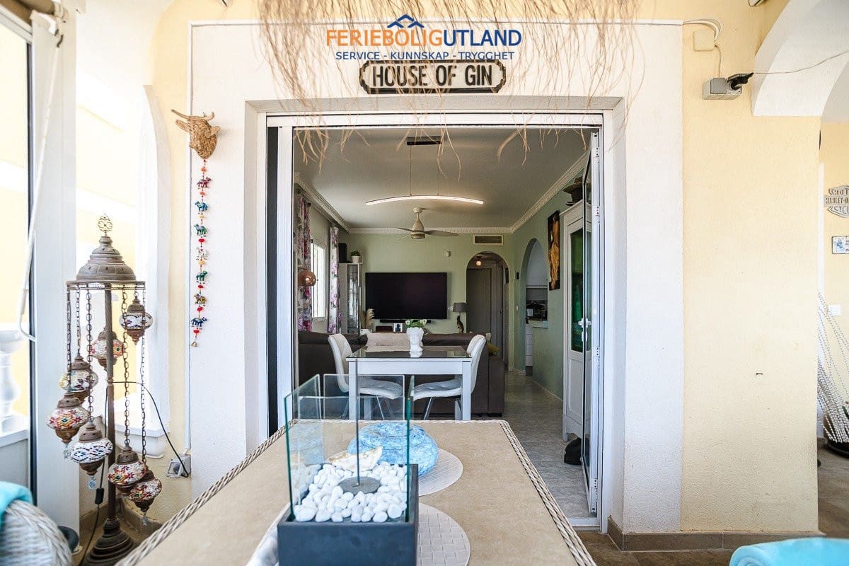 3 soverom Villa til salgs i La Marina med svømmebasseng garasje - € 288 000 (Ref: 10042010)