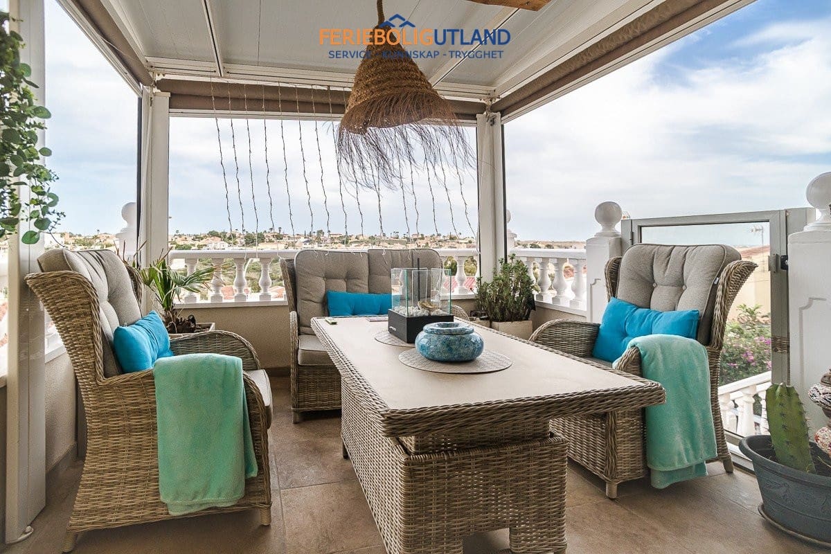 3 soverom Villa til salgs i La Marina med svømmebasseng garasje - € 288 000 (Ref: 10042010)