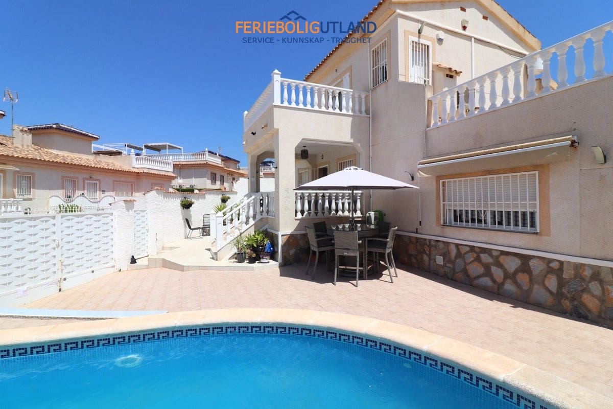 4 bedroom Villa for sale in Benijofar with pool garage - € 390,000 (Ref: 10042013)