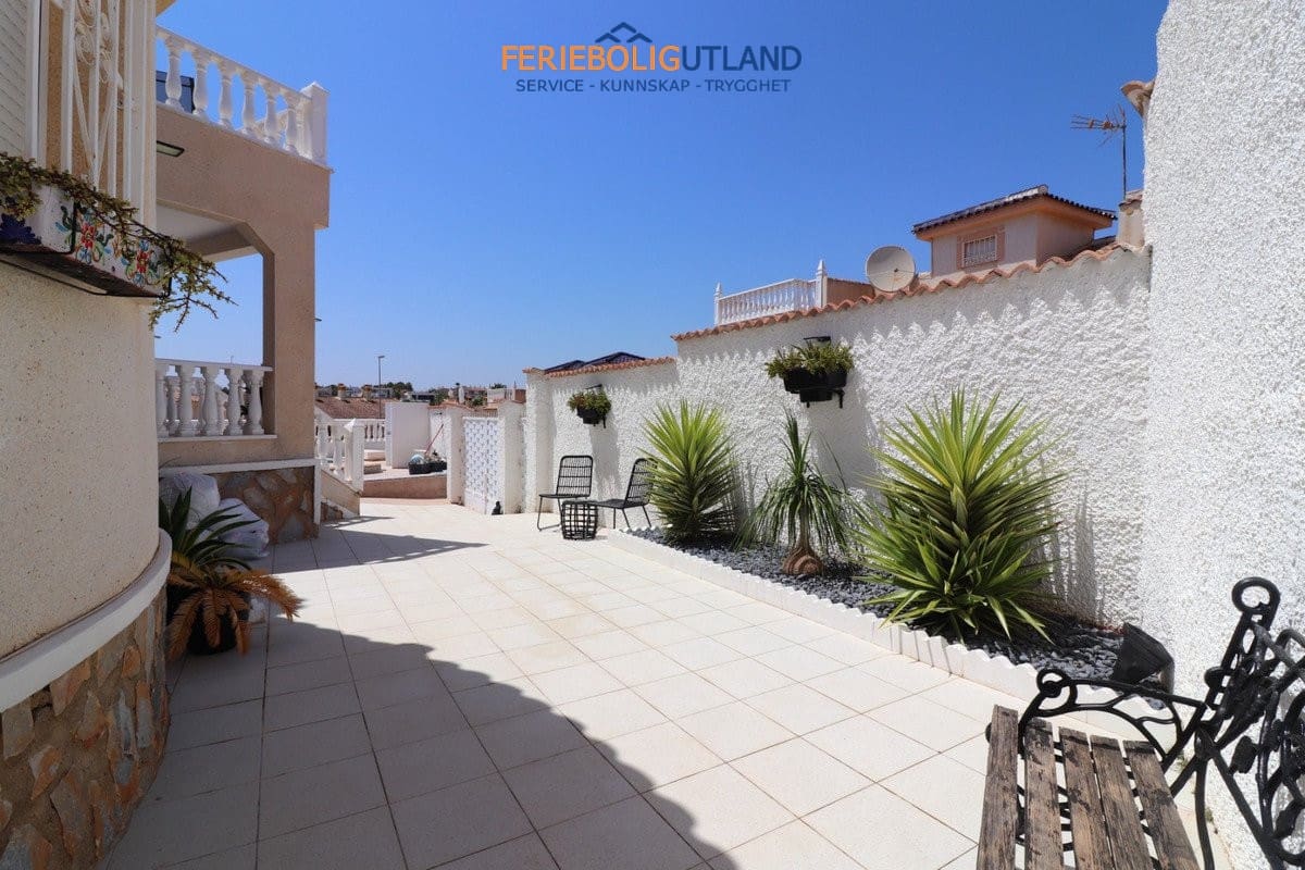 4 bedroom Villa for sale in Benijofar with pool garage - € 390,000 (Ref: 10042013)
