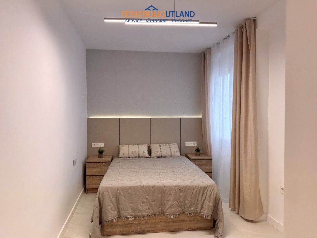 Apartamento de 4 habitaciones en Torrevieja en venta - 285.000 € (Ref: 10042015)