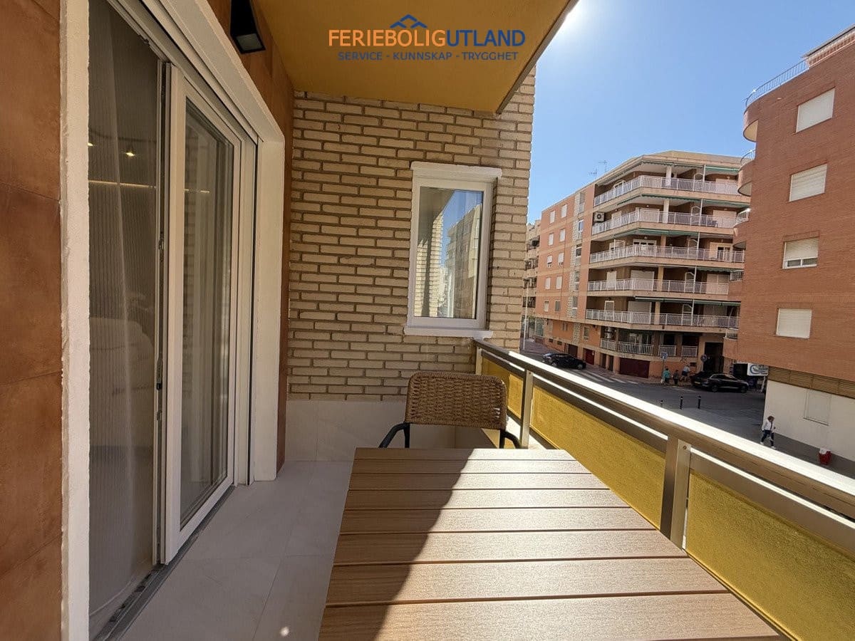 Apartamento de 4 habitaciones en Torrevieja en venta - 285.000 € (Ref: 10042015)