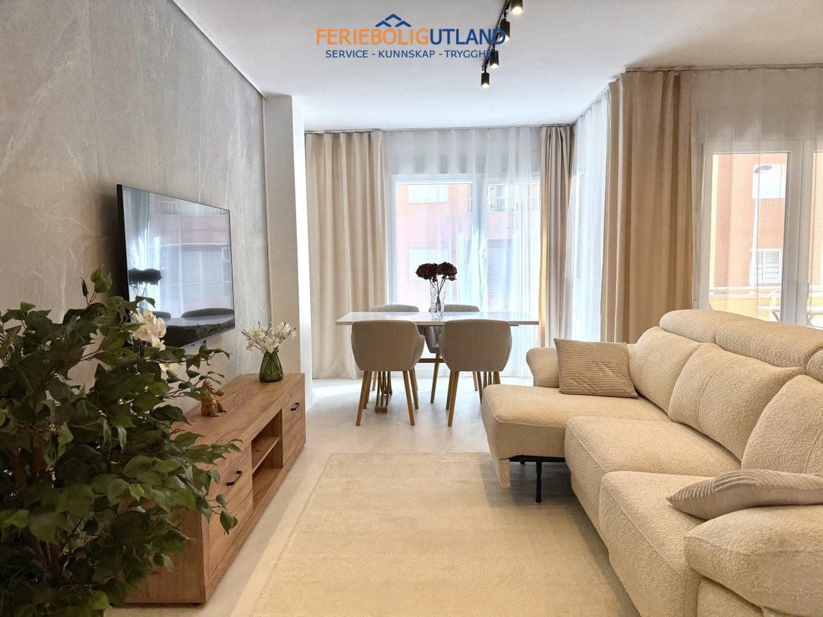 Apartamento de 4 habitaciones en Torrevieja en venta - 285.000 € (Ref: 10042015)