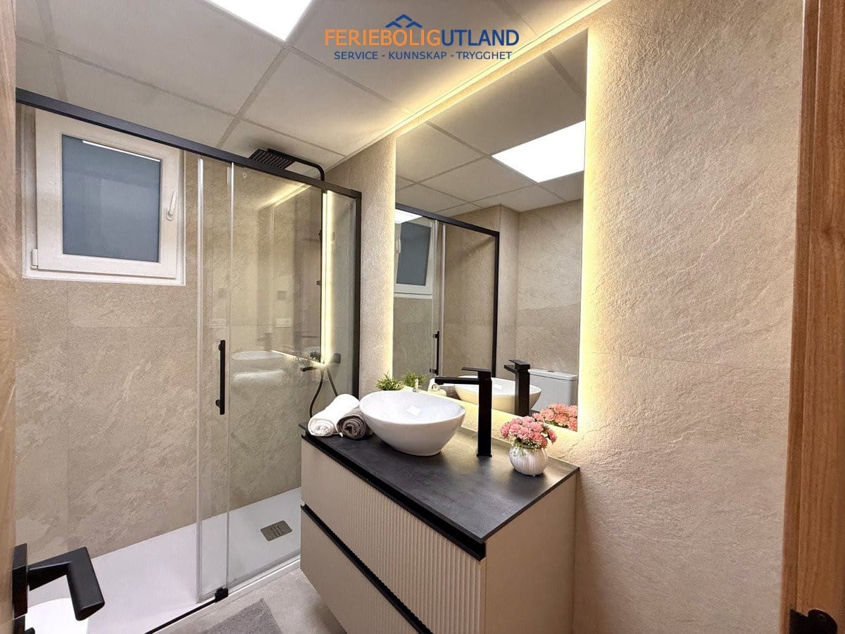 Apartamento de 4 habitaciones en Torrevieja en venta - 285.000 € (Ref: 10042015)