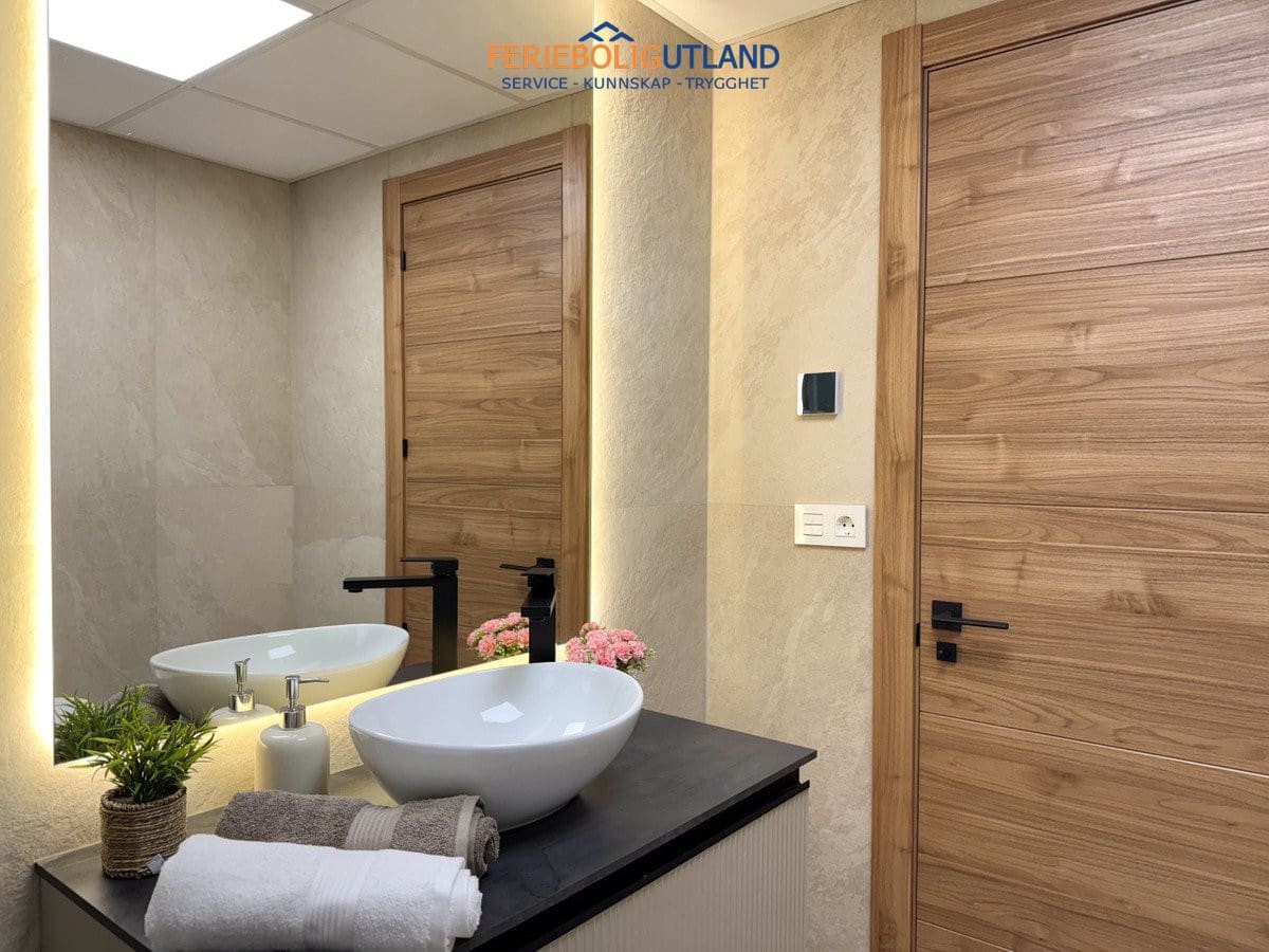 Apartamento de 4 habitaciones en Torrevieja en venta - 285.000 € (Ref: 10042015)