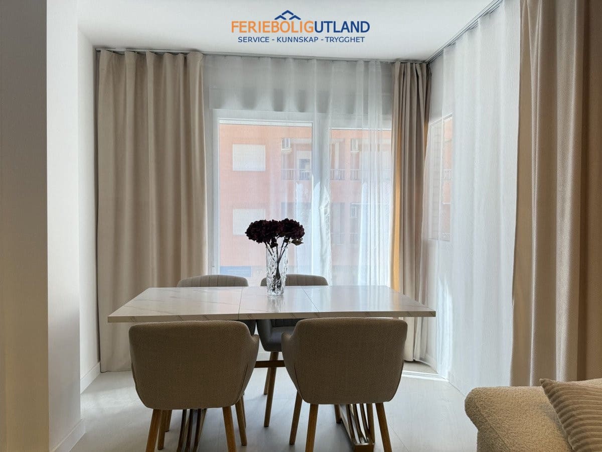 Apartamento de 4 habitaciones en Torrevieja en venta - 285.000 € (Ref: 10042015)