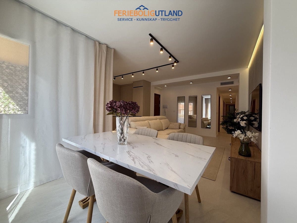 Apartamento de 4 habitaciones en Torrevieja en venta - 285.000 € (Ref: 10042015)