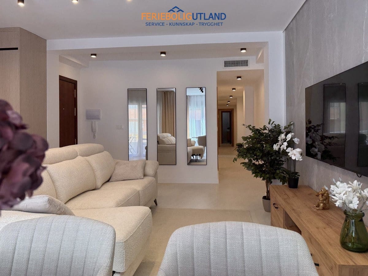 Apartamento de 4 habitaciones en Torrevieja en venta - 285.000 € (Ref: 10042015)