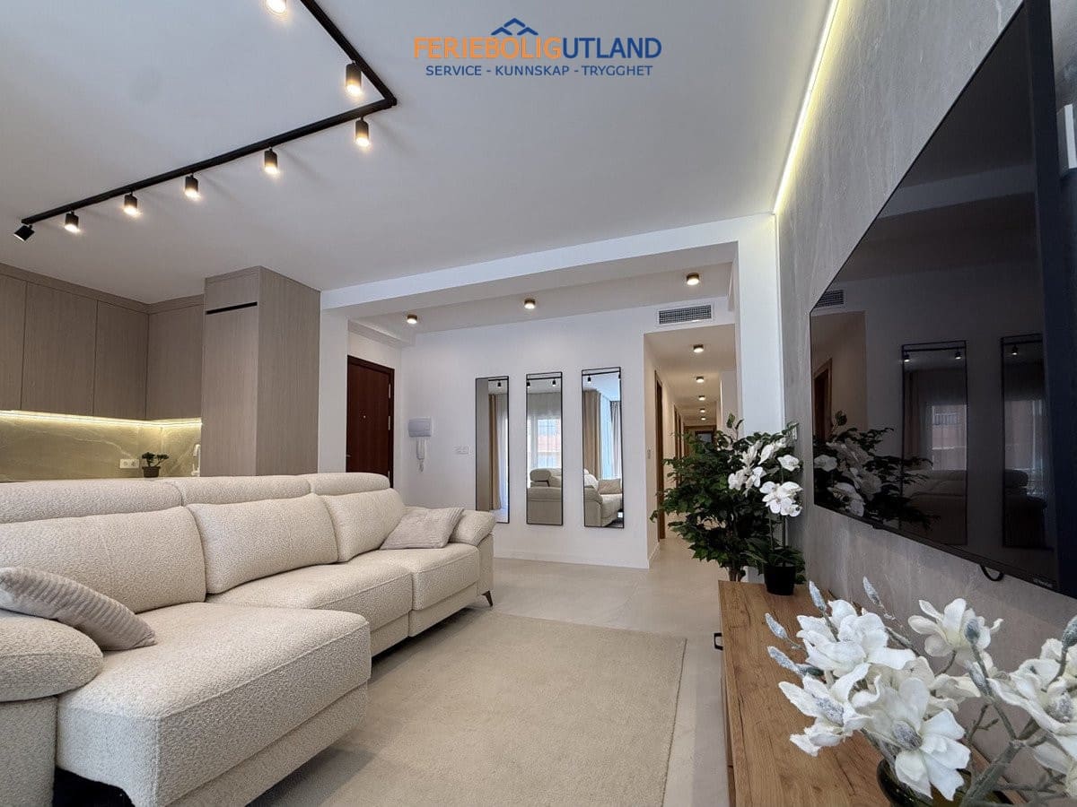 Apartamento de 4 habitaciones en Torrevieja en venta - 285.000 € (Ref: 10042015)