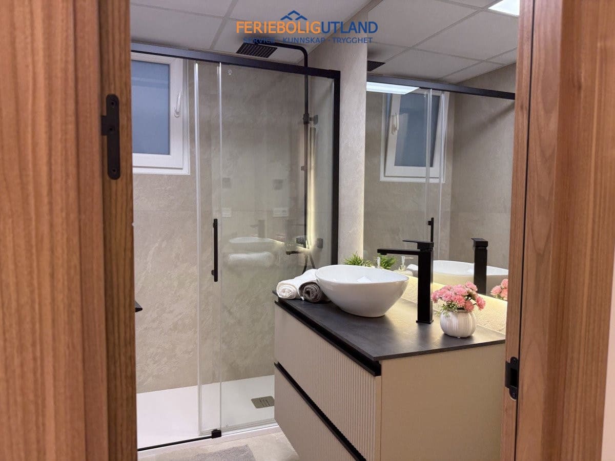 Apartamento de 4 habitaciones en Torrevieja en venta - 285.000 € (Ref: 10042015)